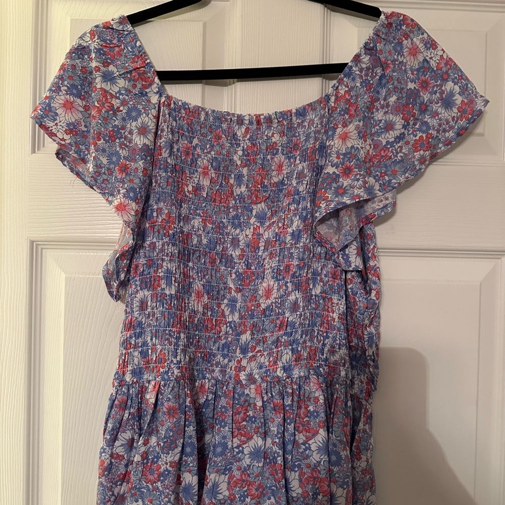 Cute women blouse never worn
